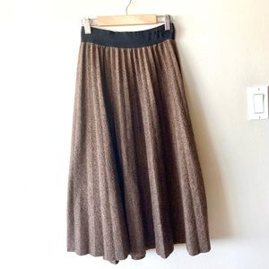 Oak + fort skirt. Lightly pleated with black elastic waistband.